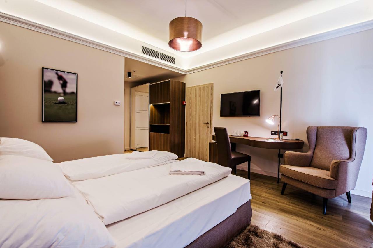 Bed and Breakfast Pannonia Golf & Country Club Alcsutdoboz Esterno foto