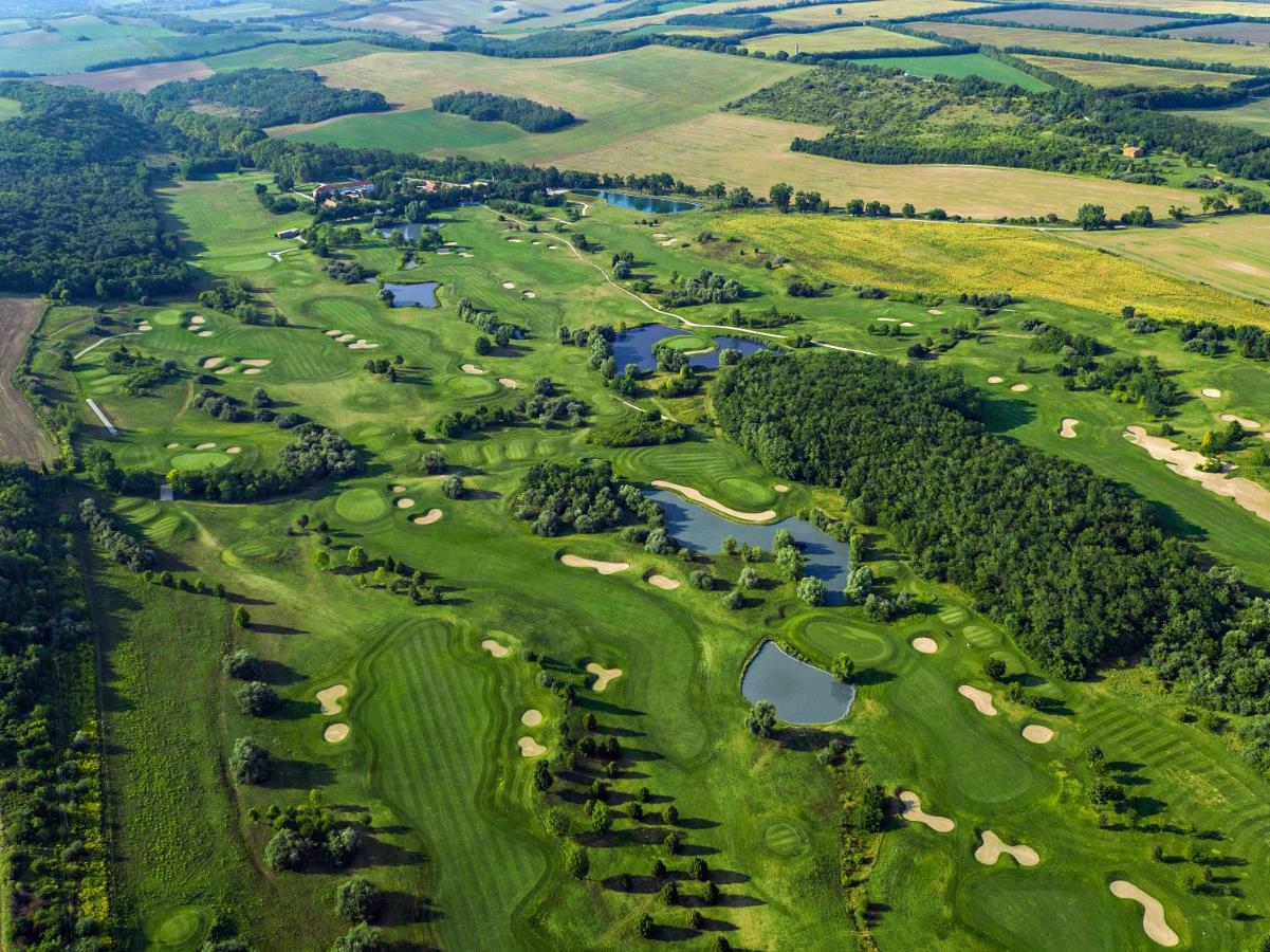 Bed and Breakfast Pannonia Golf & Country Club Alcsutdoboz Esterno foto